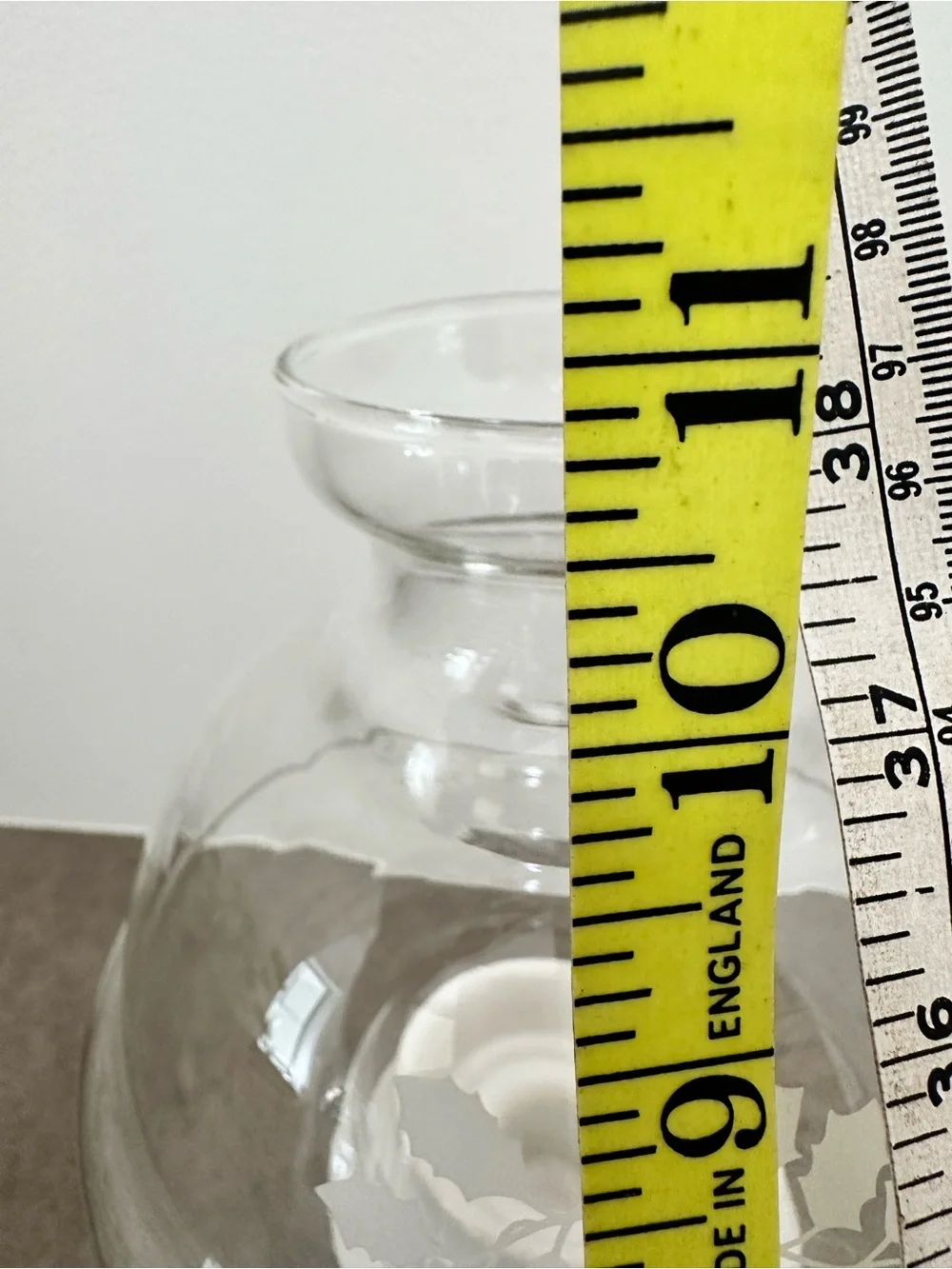 Vintage Style Glass Hurricane Candle Fairy Lamp White Base Simple Leaf Design